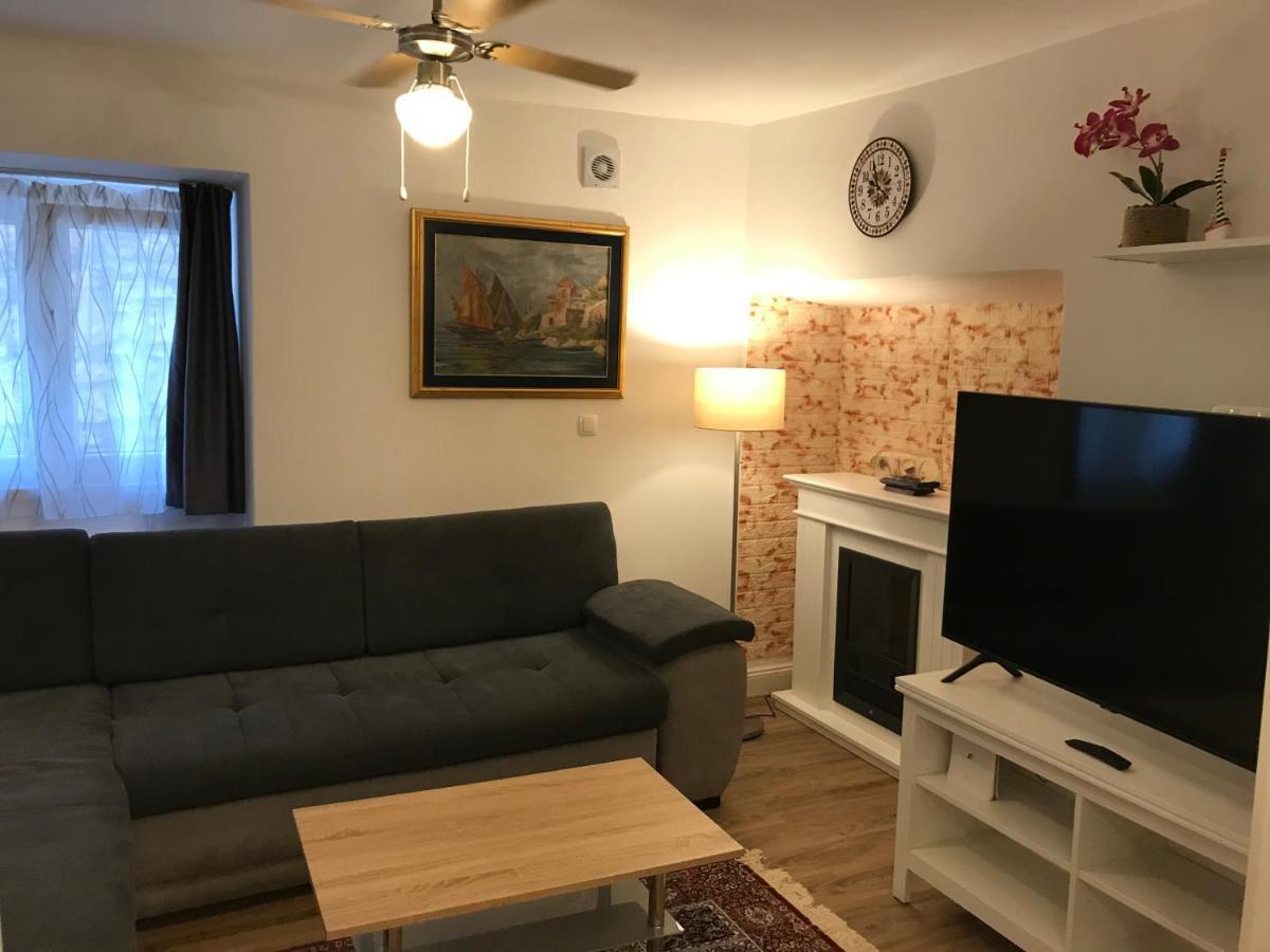 Holiday Place Veli Dvor - Vacation House With Private Garden In Old Town Punat Exterior photo