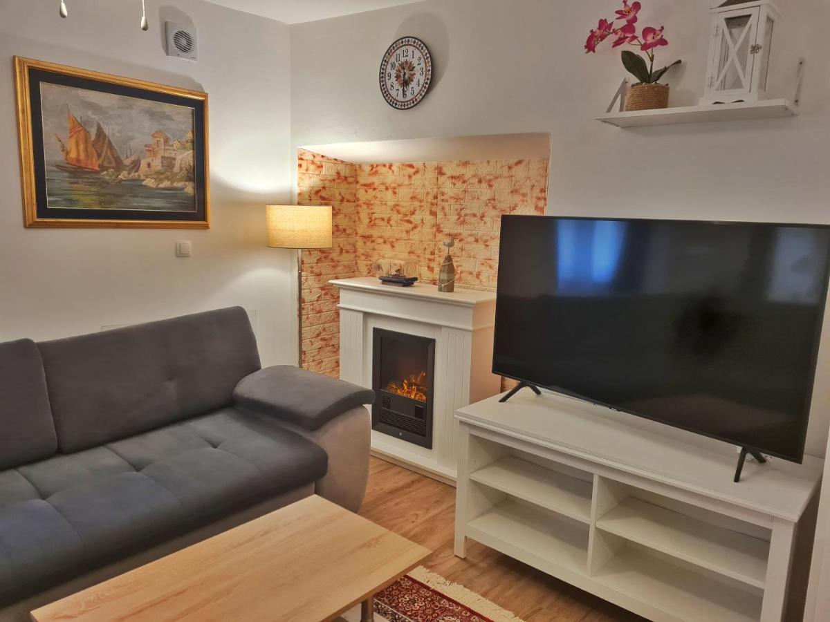 Holiday Place Veli Dvor - Vacation House With Private Garden In Old Town Punat Exterior photo