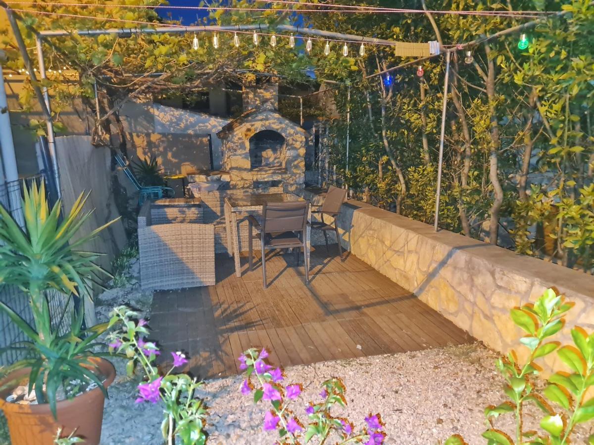 Holiday Place Veli Dvor - Vacation House With Private Garden In Old Town Punat Exterior photo