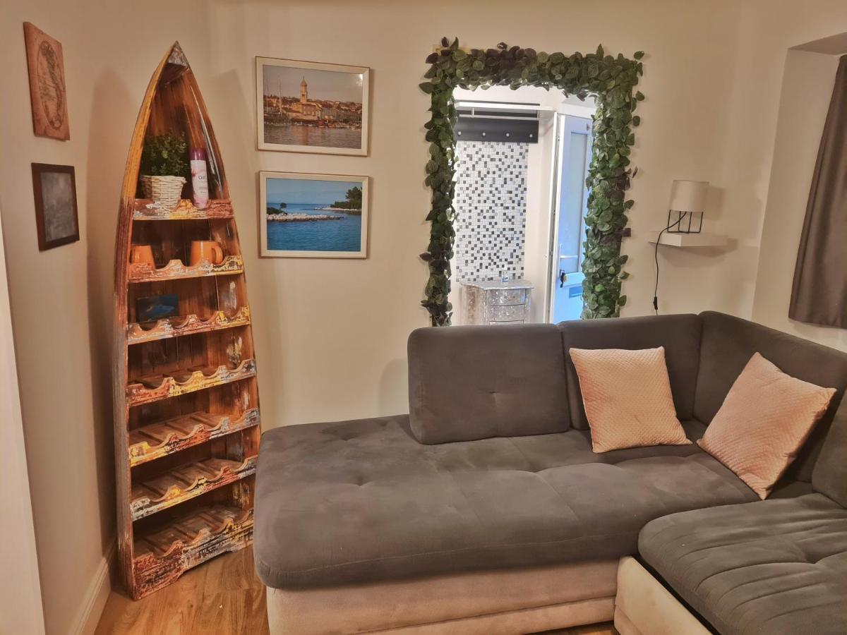 Holiday Place Veli Dvor - Vacation House With Private Garden In Old Town Punat Exterior photo