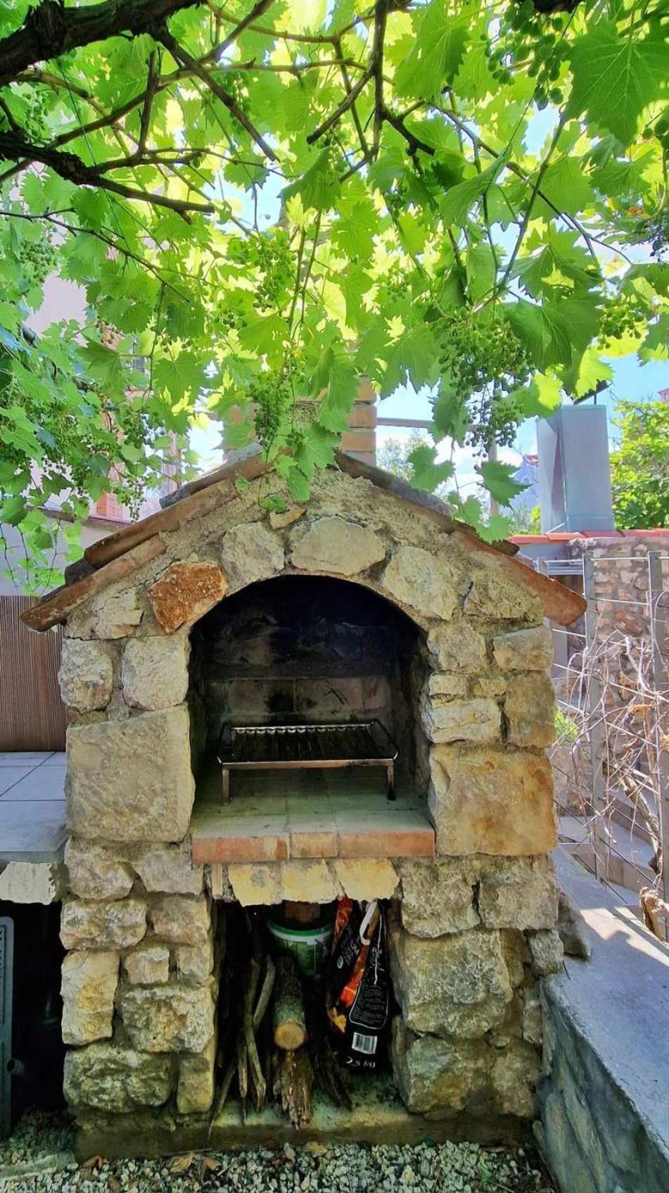 Holiday Place Veli Dvor - Vacation House With Private Garden In Old Town Punat Exterior photo